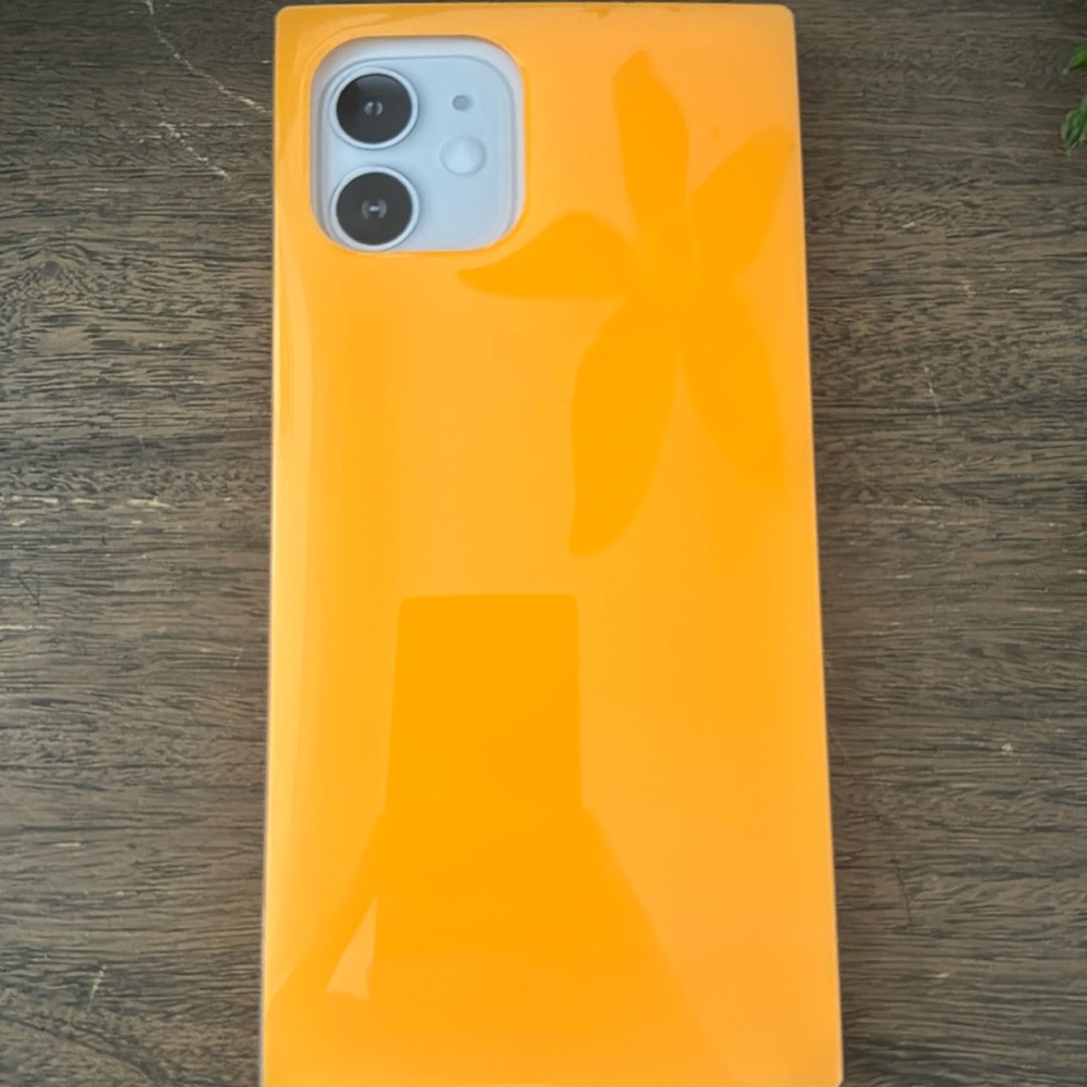 New without box neon Flaunt iPhone 12/12pro case
